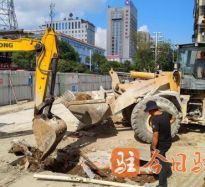 裸体女人肥逼视频播放高温下的坚守｜道路建设者用汗水铺就畅通路